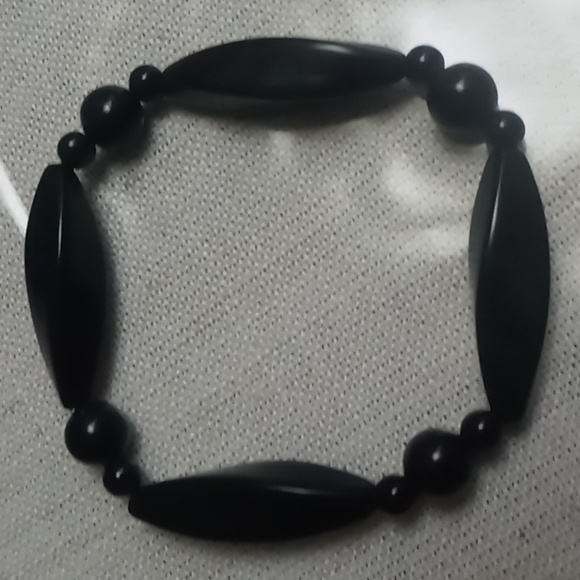 4 black on black expandable bracelets - Picture 6 of 8